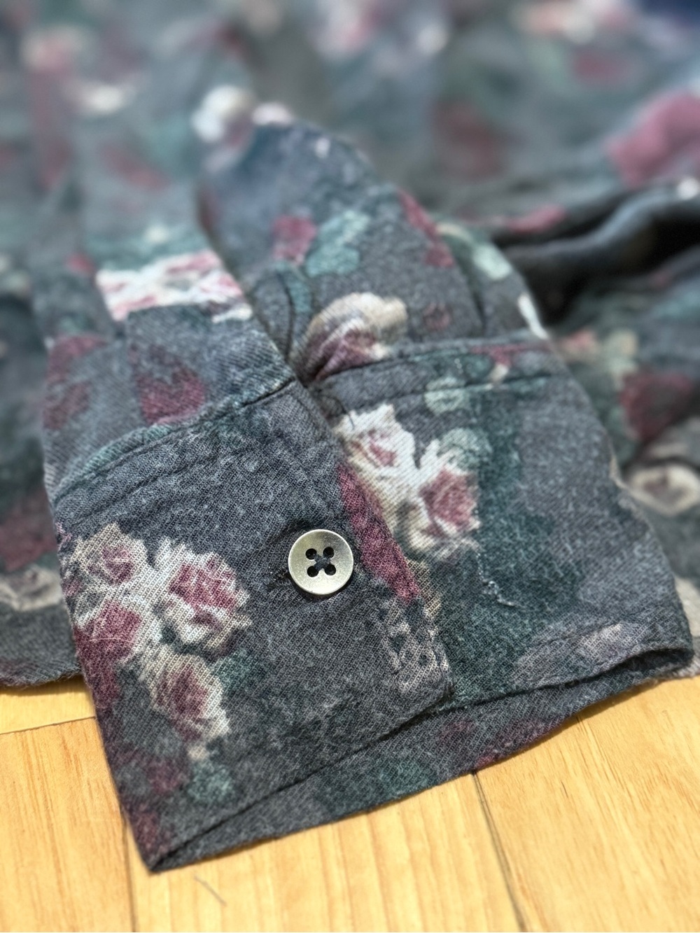 Rock & Republic Floral Button-Front Shirt Jacket in Black and Burgundy Size M - Picture 7 of 7